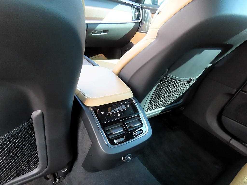 Volvo S90 — photo 16
