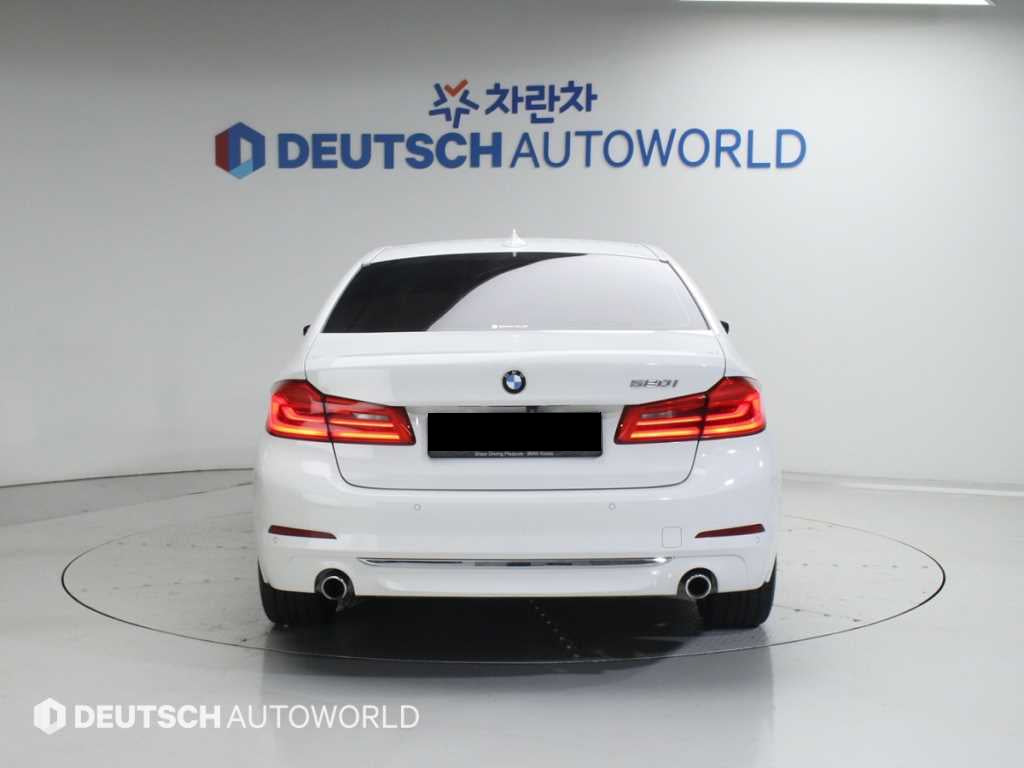 BMW 5-Series — photo 04