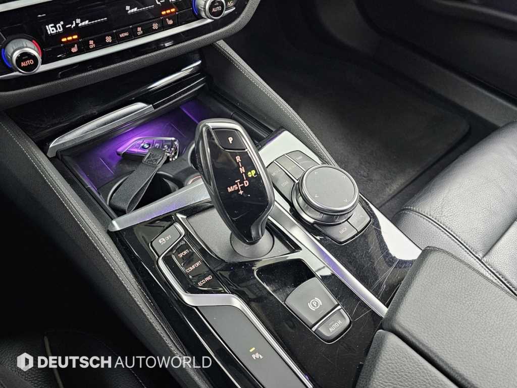 BMW 5-Series — photo 09