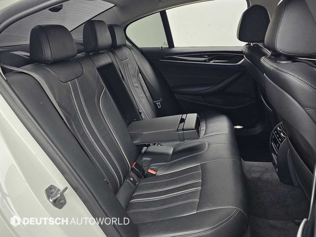 BMW 5-Series — photo 12