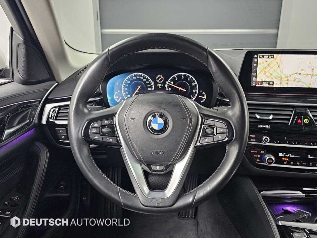 BMW 5-Series — photo 13