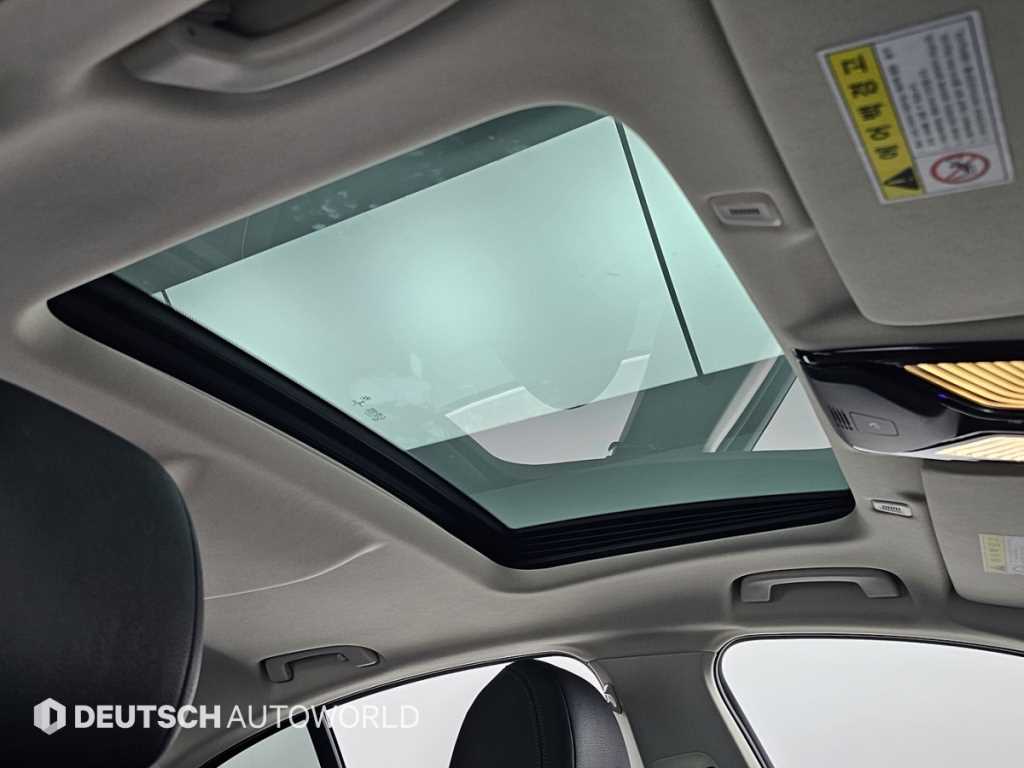 BMW 5-Series — photo 18