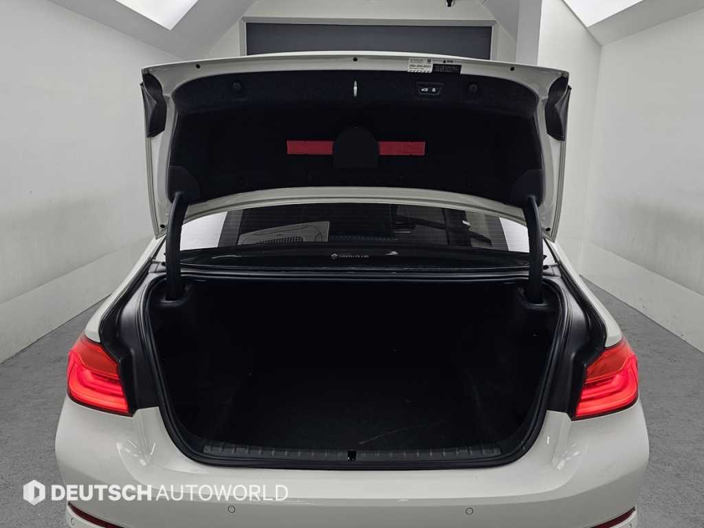 BMW 5-Series — photo 19
