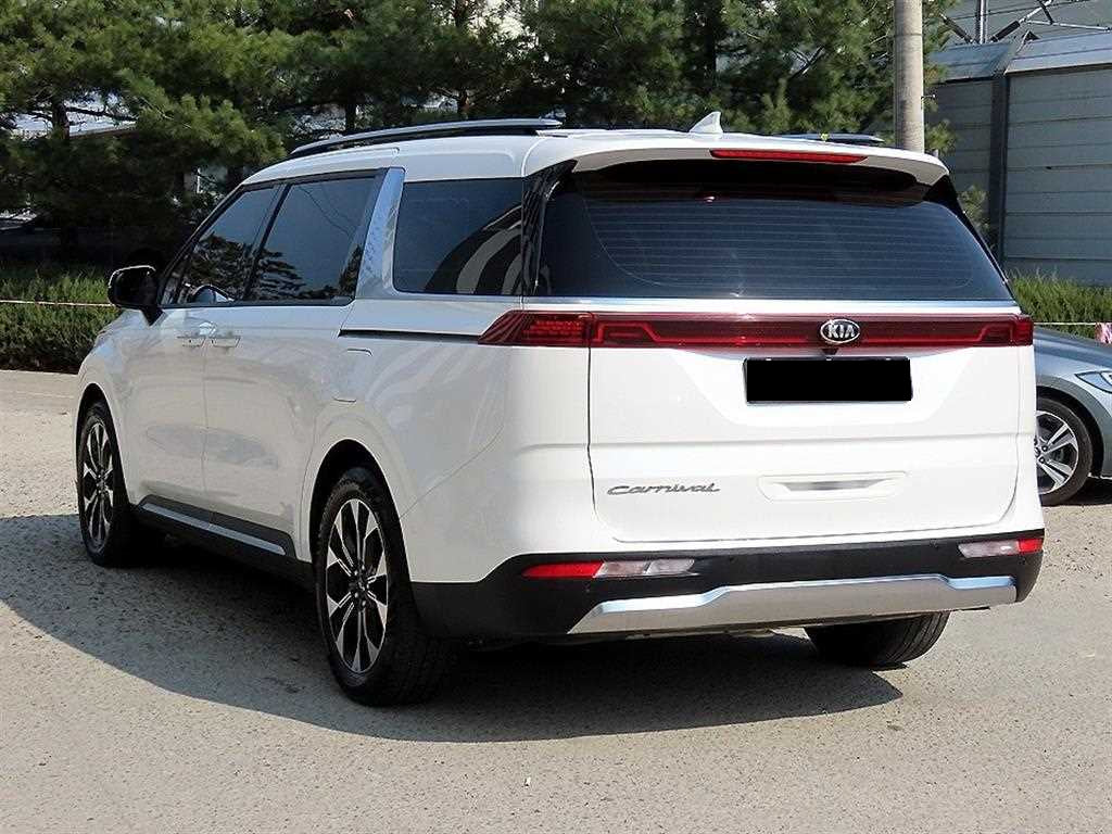 Kia Carnival — photo 03