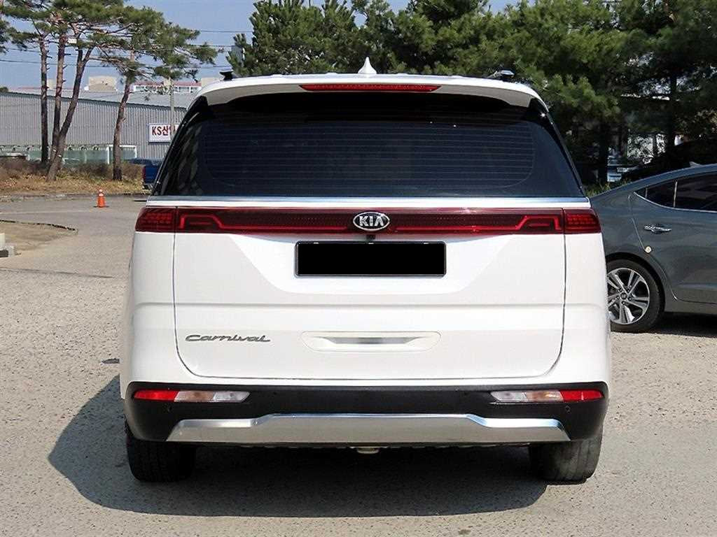 Kia Carnival — photo 04