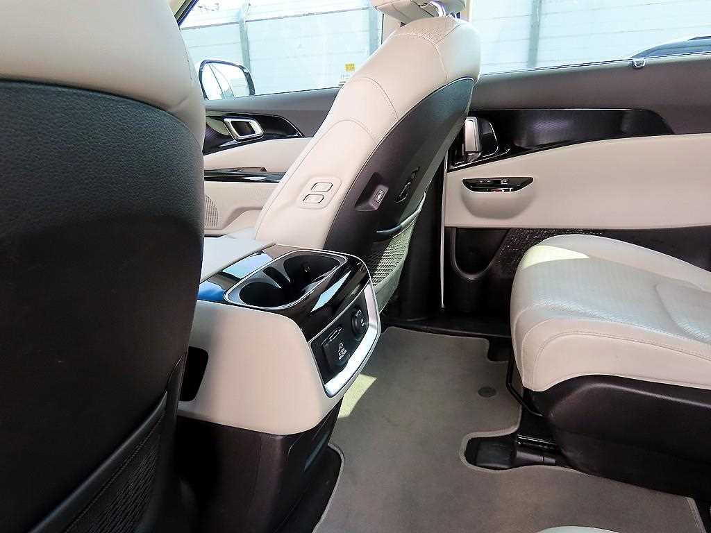 Kia Carnival — photo 16