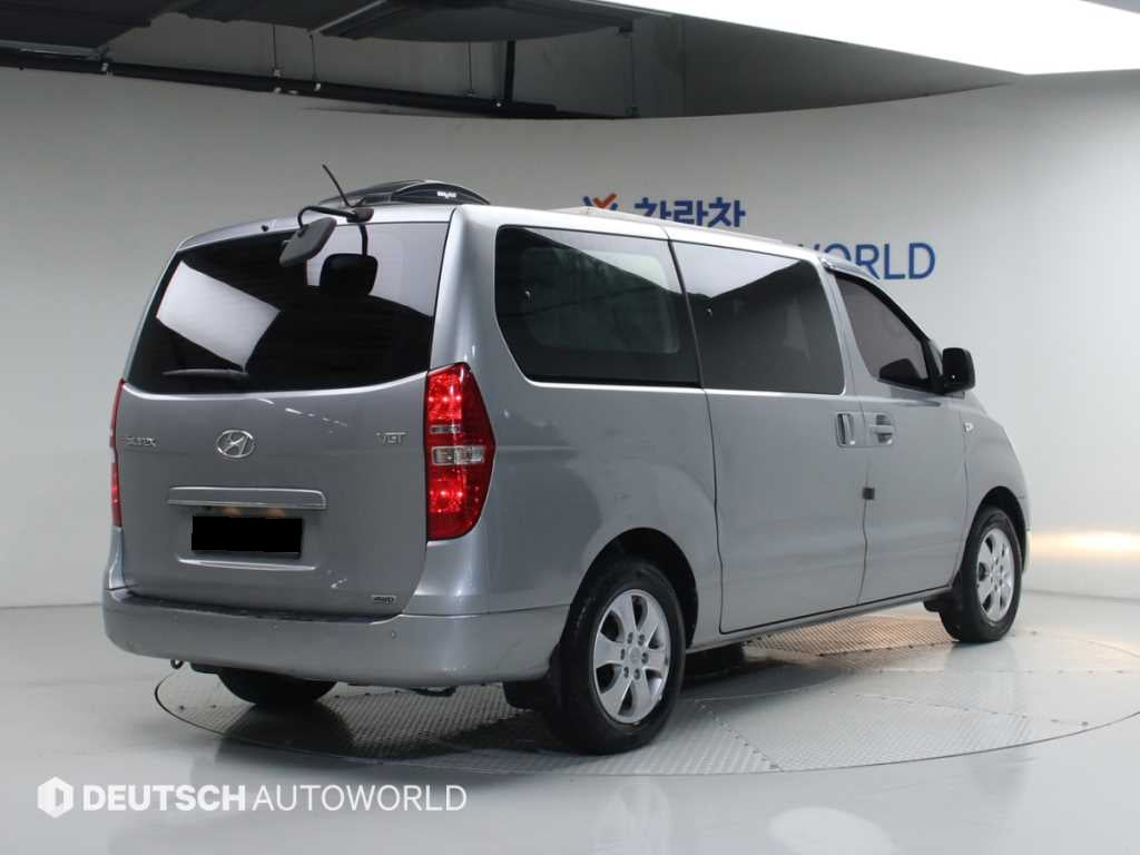 Hyundai Starex — photo 02