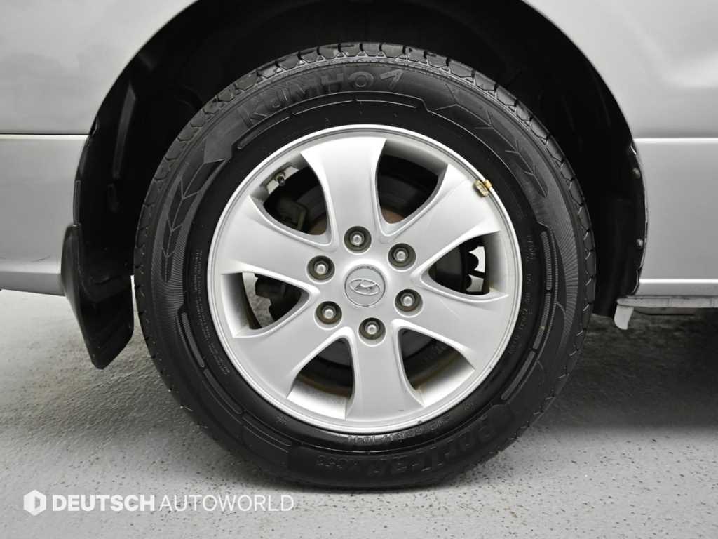 Hyundai Starex — photo 05