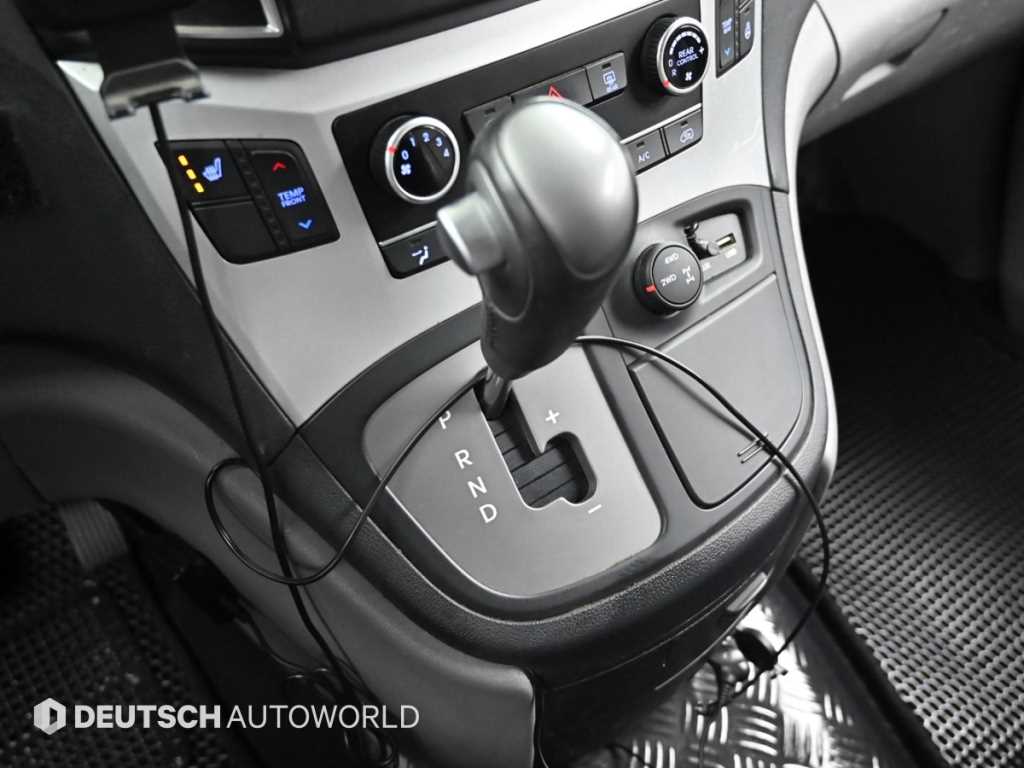 Hyundai Starex — photo 09