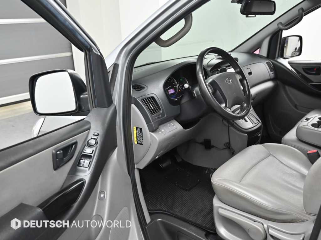 Hyundai Starex — photo 11