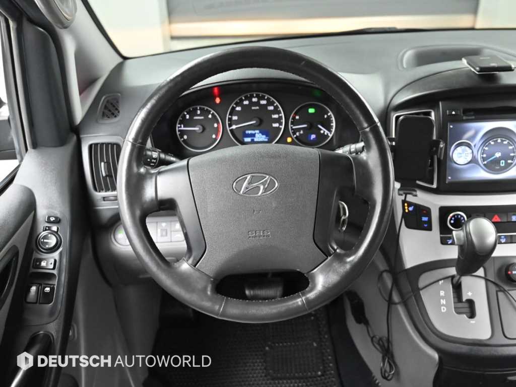 Hyundai Starex — photo 13