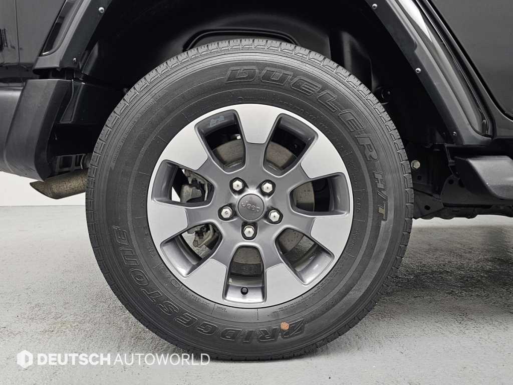 Jeep Wrangler — photo 05