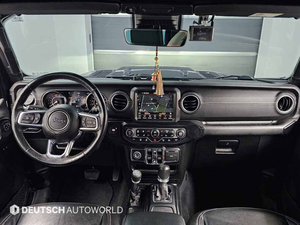 Jeep Wrangler — photo 07