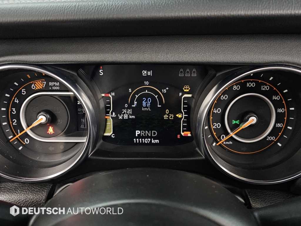 Jeep Wrangler — photo 08