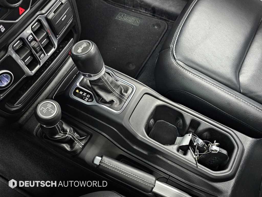 Jeep Wrangler — photo 09