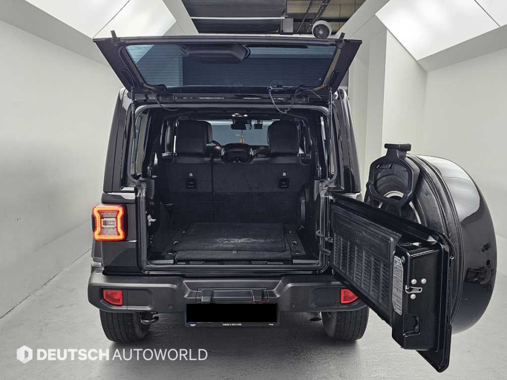 Jeep Wrangler — photo 19