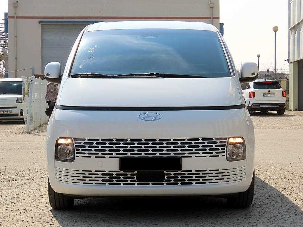 Hyundai Staria — photo 01