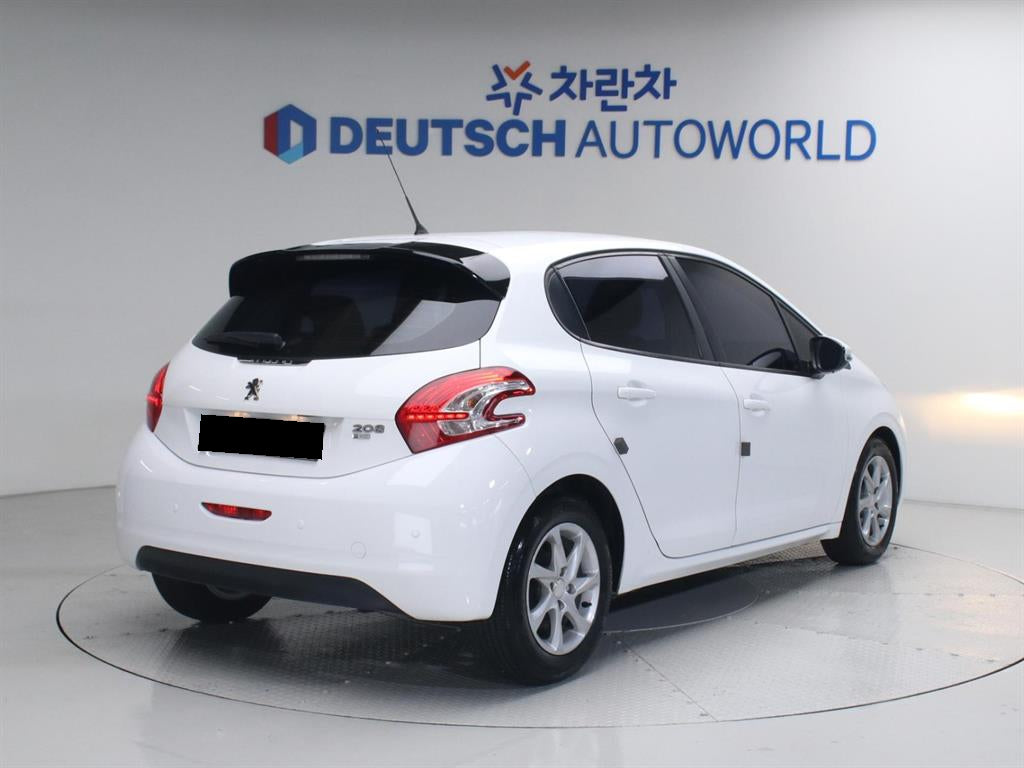 Peugeot 208 — photo 02