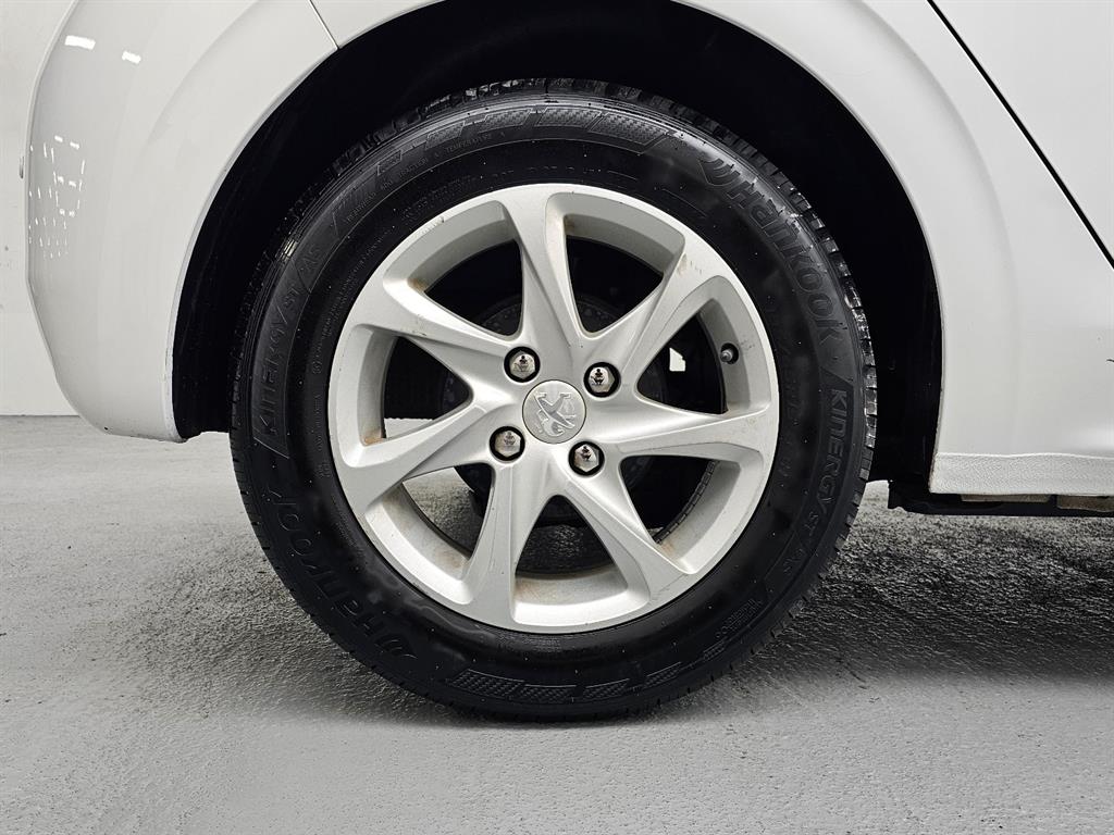 Peugeot 208 — photo 05