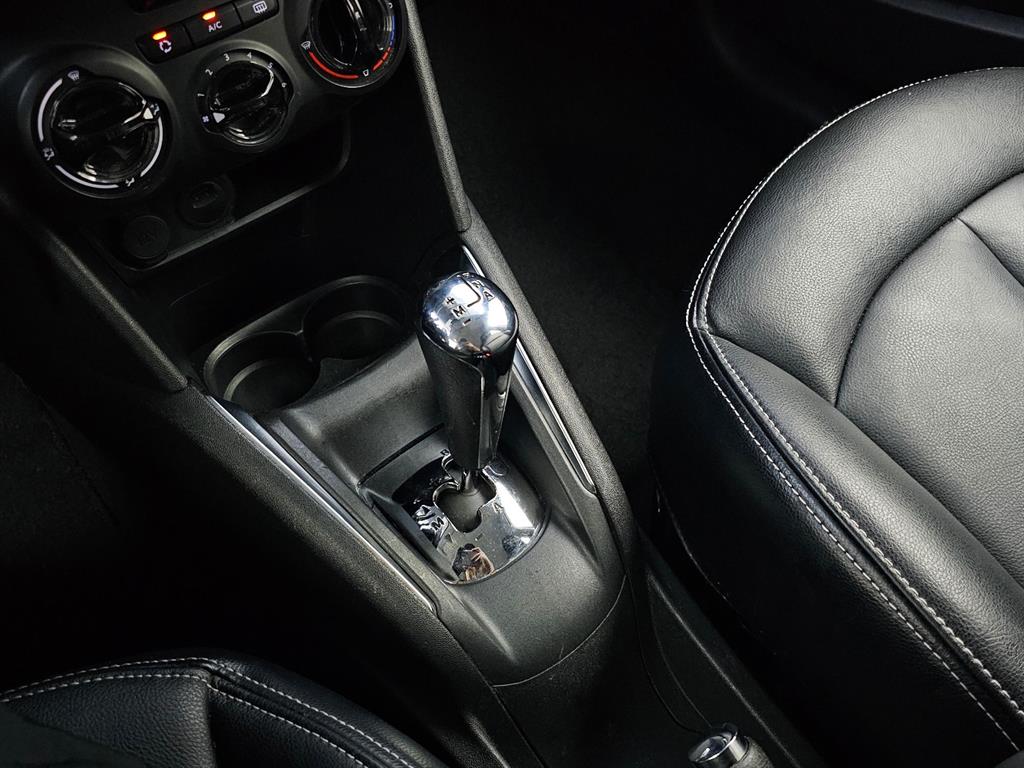 Peugeot 208 — photo 09