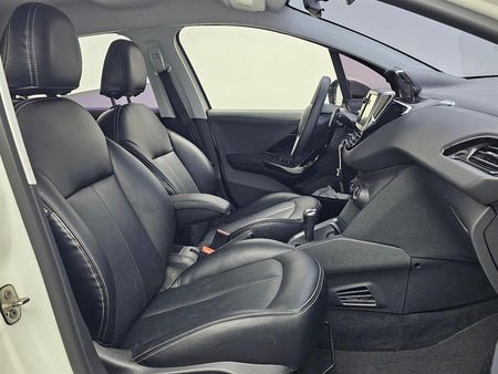 Peugeot 208 — photo 10