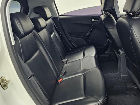 Peugeot 208 — photo 12