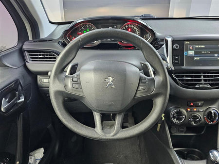 Peugeot 208 — photo 13