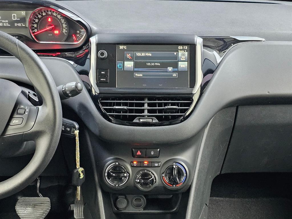 Peugeot 208 — photo 14