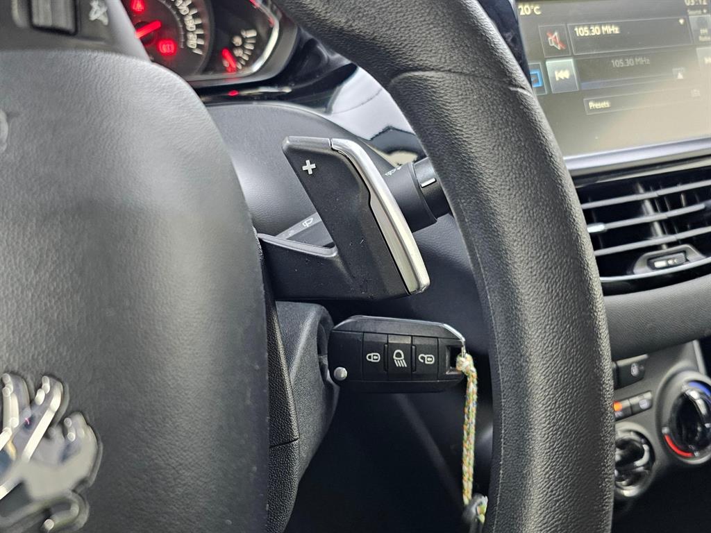 Peugeot 208 — photo 16