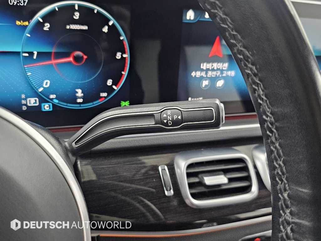 Mercedes-Benz GLE-Class — photo 09