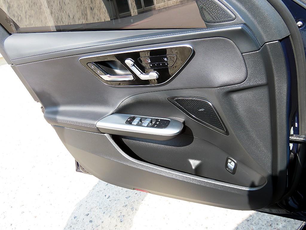 Mercedes-Benz C-Class — photo 12