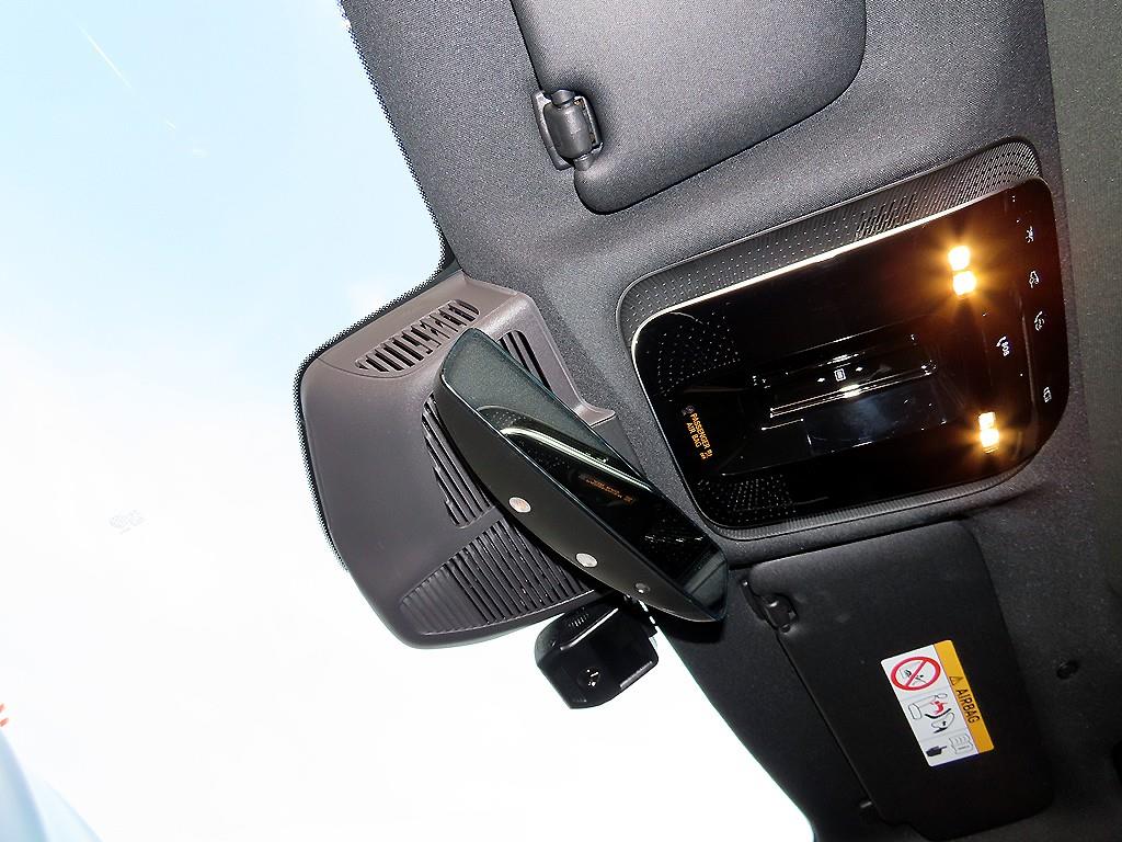 Mercedes-Benz C-Class — photo 16