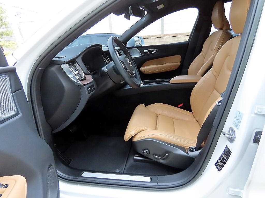Volvo XC60 — photo 05