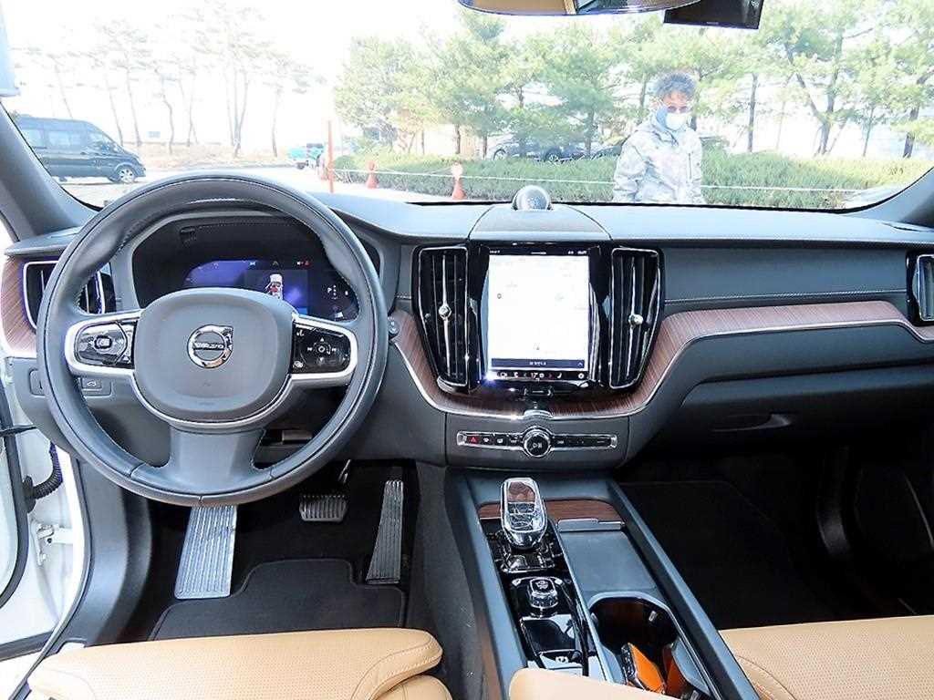 Volvo XC60 — photo 07