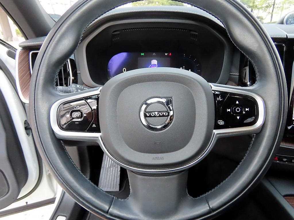 Volvo XC60 — photo 08