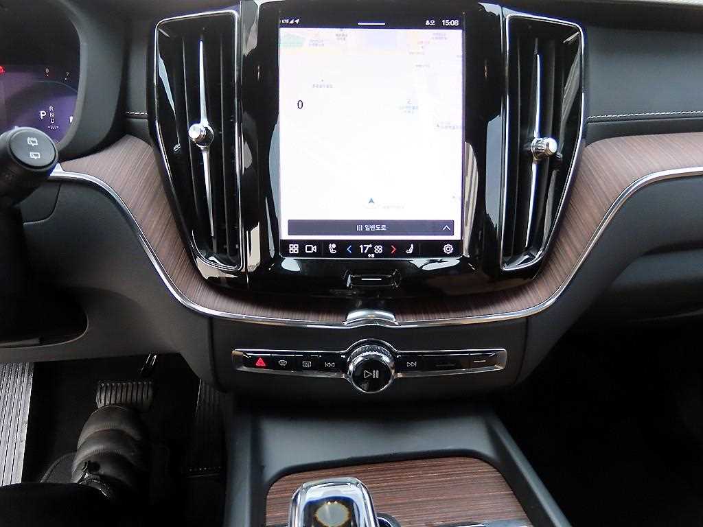 Volvo XC60 — photo 13