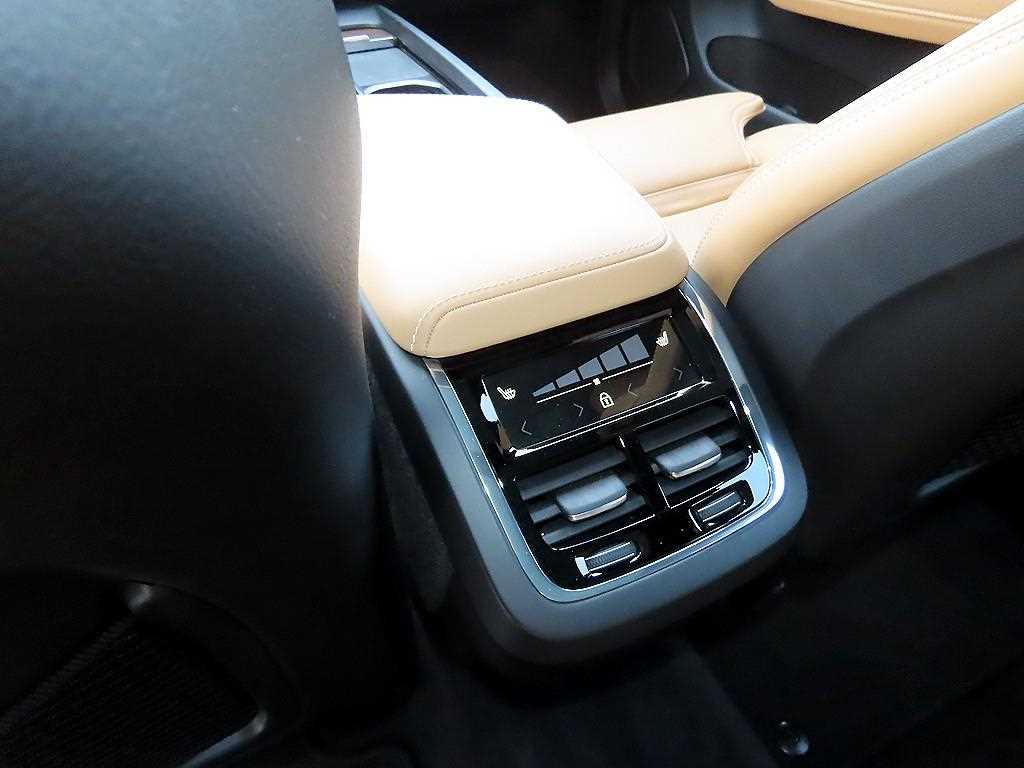 Volvo XC60 — photo 16