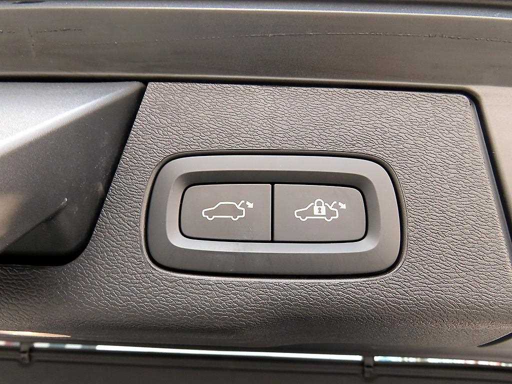 Volvo XC60 — photo 17