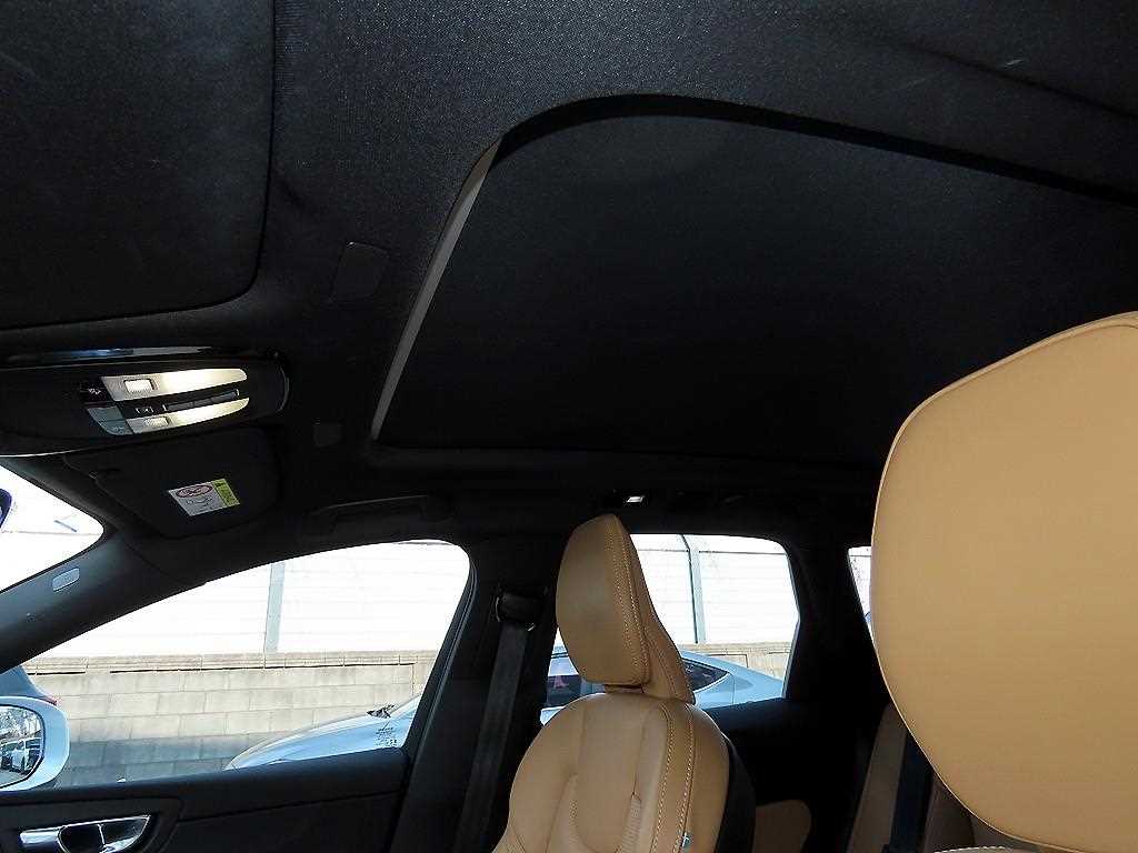 Volvo XC60 — photo 18