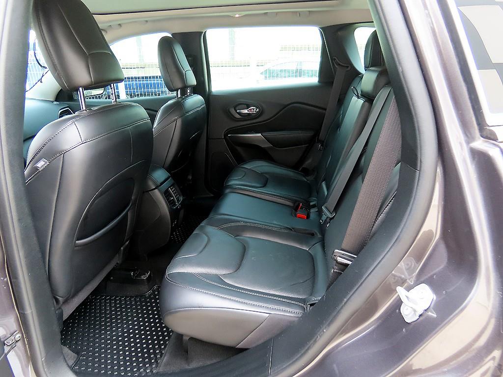 Jeep Cherokee — photo 06