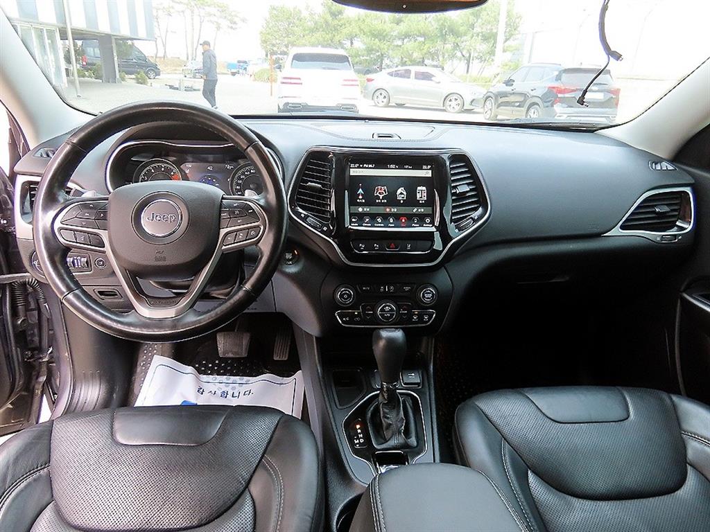 Jeep Cherokee — photo 07