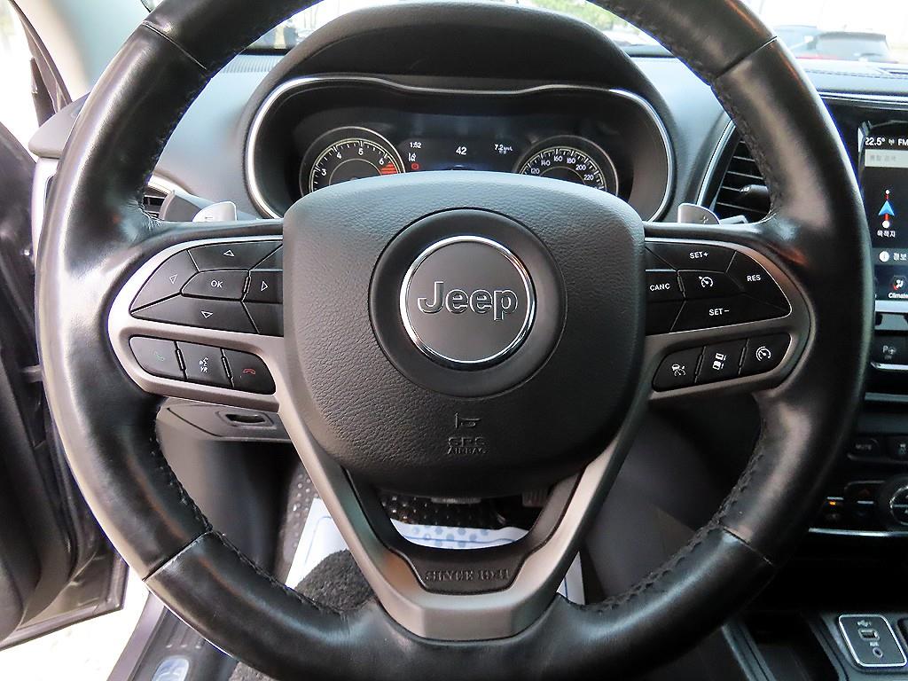 Jeep Cherokee — photo 08