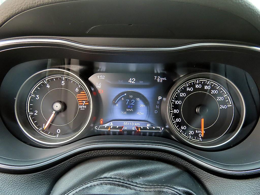 Jeep Cherokee — photo 09