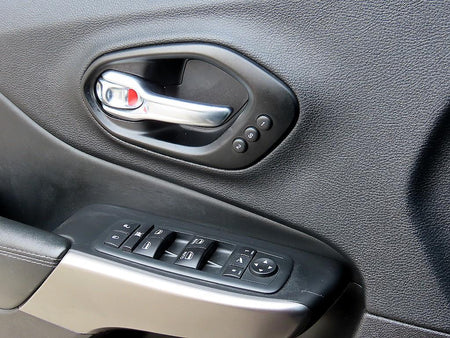 Jeep Cherokee — photo 11