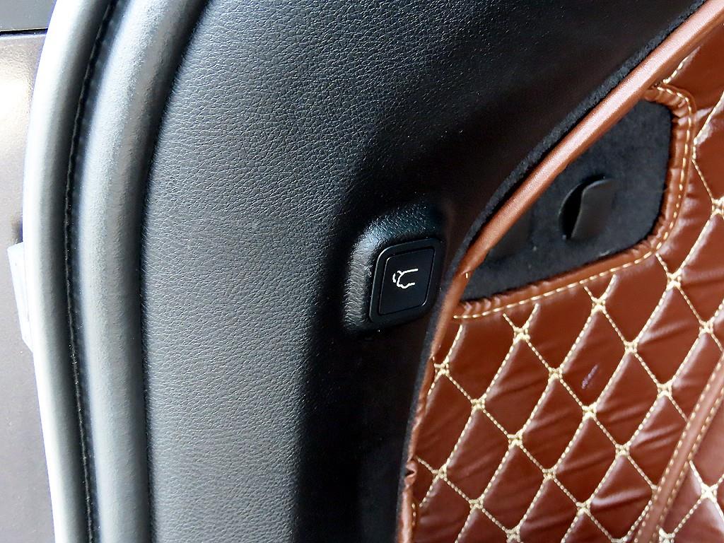 Jeep Cherokee — photo 16