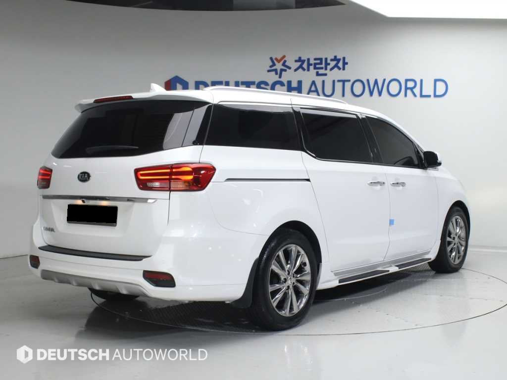 Kia Carnival — photo 02