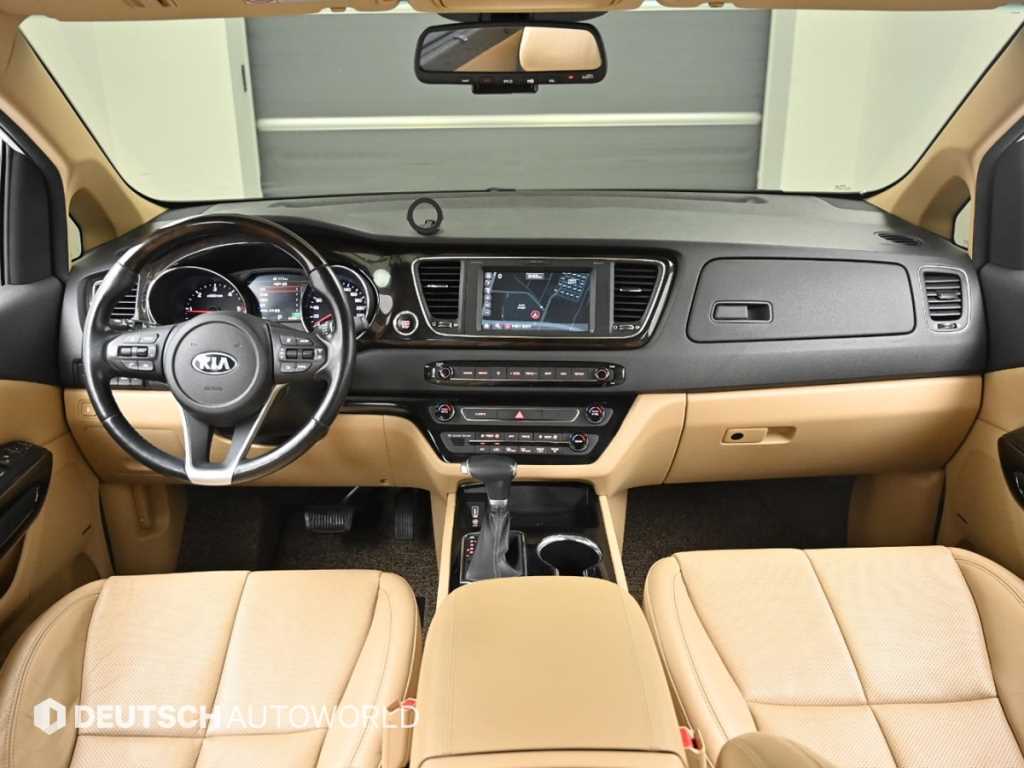 Kia Carnival — photo 07