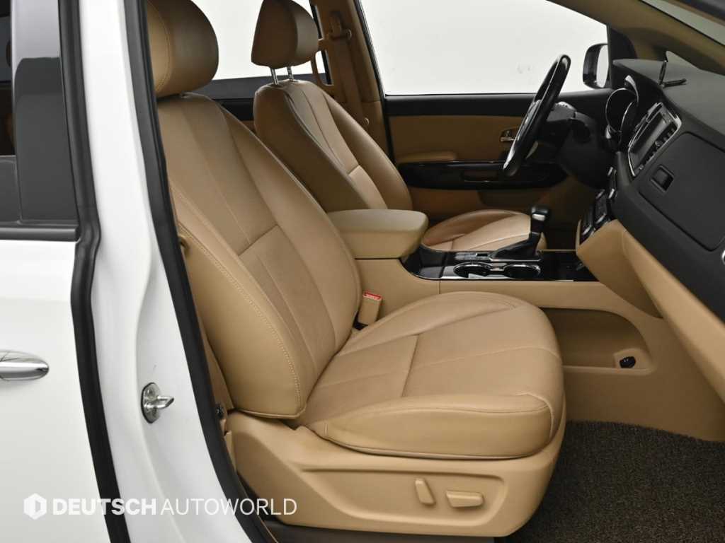 Kia Carnival — photo 10