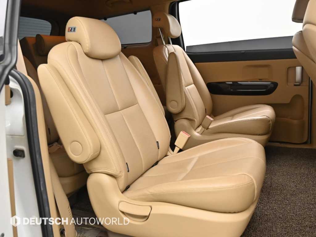 Kia Carnival — photo 12