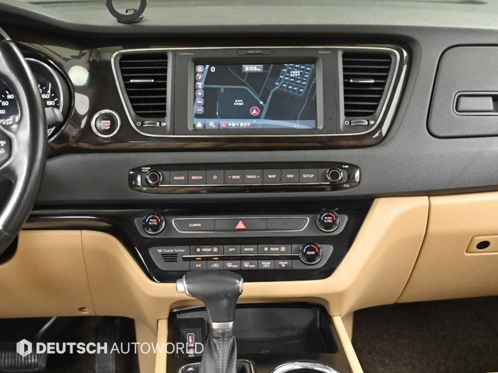 Kia Carnival — photo 14